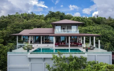 Luxusvilla aus Stein und Fels